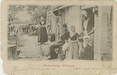 455-743 Boerenwoning - Walcheren. Een boerenfamilie in dracht bij een woning te Oostkapelle