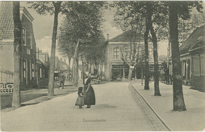 455-826 Serooskerke. Gezicht op de Dorpsstraat te Serooskerke (W)