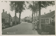 455-828 Serooskerke dorpstraat. Gezicht op de Noordweg te Serooskerke (W)