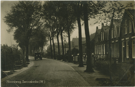 455-831 Noordweg, Serooskerke (W.). Gezicht op de Noordweg te Serooskerke (W)