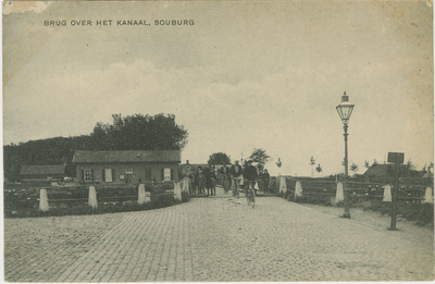 455-896 Brug over het kanaal, Souburg. De brug over het kanaal door Walcheren te Souburg