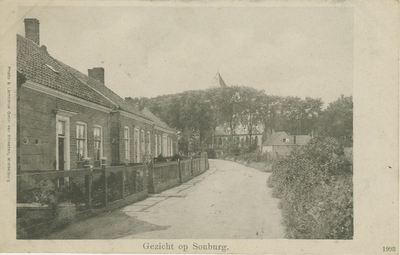 455-905 Gezicht op Souburg. Gezicht op de Ritthemsestraat te Oost-Souburg met op de achtergrond de Nederlandse Hervormde kerk