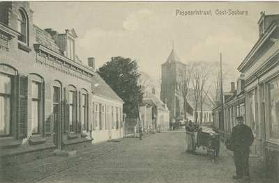455-912 Paspoortstraat, Oost-Souburg. Gezicht op de Paspoortstraat en de Nederlandse Hervormde kerk te Oost-Souburg
