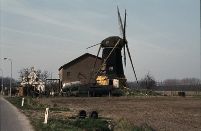 523-55 De molen De Kleine Johannes te Serooskerke voor de verplaatsing