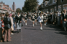 523-67 Optocht met versierde wagens en muziekkorpsen te Westkapelle t.g.v. de viering van 500 jaar professionele dijkwerken