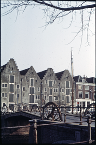 523-8 De Spijkerbrug en pakhuizen aan de Kinderdijk te Middelburg