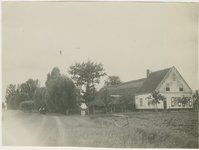 557-34 Een boerderij aan de Zomerweg te Kloetinge