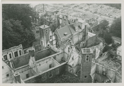 584-167 De door oorlogsgeweld verwoeste Abdijgebouwen te Middelburg