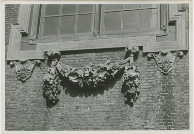 584-174 Ornament aan de gevel van de Oostkerk te Middelburg