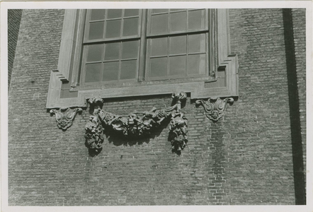 584-175 Ornament aan de gevel van de Oostkerk te Middelburg
