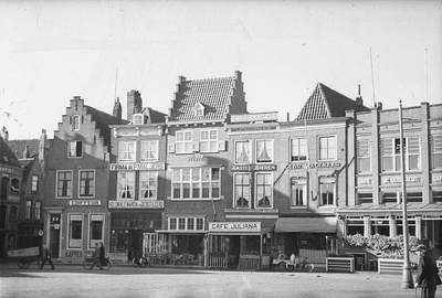 584-33 Panden aan de Markt te Middelburg