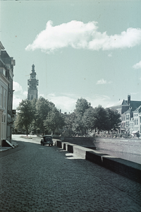 584-4 Het Prins Hendrikdok aan de Dam te Middelburg met op de achtergrond de Abdijtoren