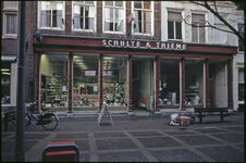 585-12 Het Huis met de roode pilaren aan de Lange Delft te Middelburg