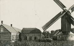 600-180 Huis met molen te Goes