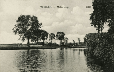 600-218 Tholen, - Molenweg.. Gezicht op de vest te Tholen