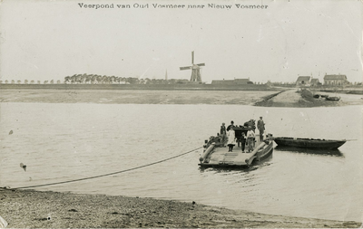 600-235 Veerpond van Oud Vosmeer naar Nieuw Vosmeer. De veerpont van Oud-Vossemeer naar Nieuw-Vossemeer