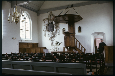 604-10 Interieur van de Nederlandse Hervormde kerk aan het Dorpsplein te Aagtekerke