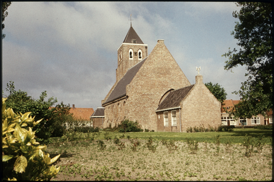 604-104 De Nederlandse Hervormde kerk aan de Torenstraat te Meliskerke