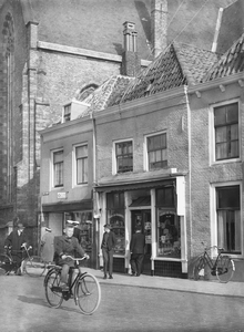 605-7-2 Winkelpanden aan de Oude Markt naast de St. Jacobskerk te Vlissingen