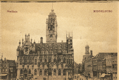 61-1 Stadhuis Middelburg. Het Stadhuis te Middelburg met rechts de toren van de Rooms-Katholieke kerk