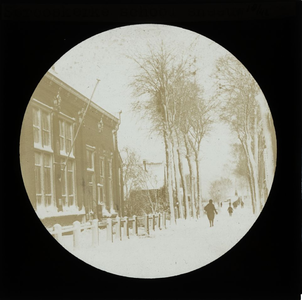 617-12 De school aan de Oostkapelseweg te Serooskerke (Walcheren) in de sneeuw