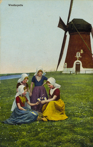 624-128 Westkapelle. Vier bloemenplukkende meisjes in Walcherse dracht bij de dijkmolen Prins Hendrik op de zeedijk te ...