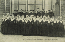 624-152 Kinderkoor De Kleine Westkappelaars . Het kinderkoor De Kleine Westkappelaars uit Westkapelle