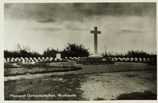 624-290 Massagraf Oorlogsslachtoffers, Westkapelle. Het gedenkteken en de graven voor de 158 oorlogsslachtoffers van de ...
