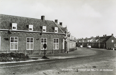 624-361 Westkapelle, Kasteel van Batavia en Zuidstraat. Gezicht op de Zuidstraat te Westkapelle met café Kasteel van Batavia 