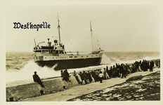 624-393 Westkapelle / Stranding Coaster Achillis te Westkapelle, Maart 1957. Stranding van de coaster 'Achilles' bij ...