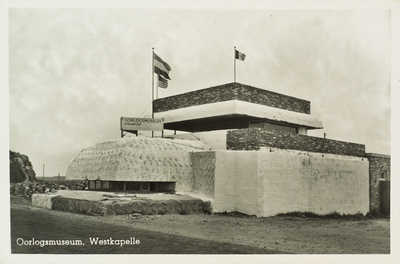 624-559 Oorlogsmuseum, Westkapelle. Het oorlogsmuseum in een bunker op de zeedijk te Westkapelle