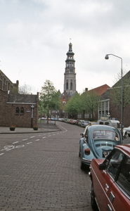 71-118 De Bachtensteene te Middelburg met op de achtergrond de Abdijtoren