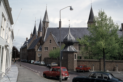 71-121 De Korte Burg met Abdijgebouwen te Middelburg