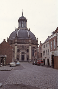 71-131 De Oostkerk te Middelburg gezien vanuit de Breestraat