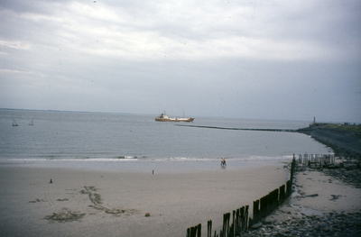 71-165 Een schip op de Westerschelde bij het Nollehoofd te Vlissingen