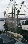 71-55 Een vissersschip in de vissershaven te Colijnsplaat