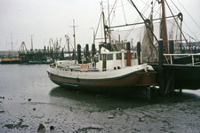 71-56 De vissershaven te Colijnsplaat