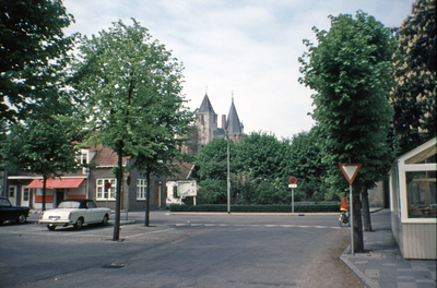 71-67 De Ring te Burgh-Haamstede met op de achtergrond Slot Haamstede