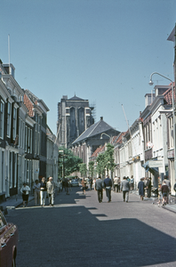 71-97 De Poststraat te Zierikzee met op de achtergrond de Sint Lievens-Monstertoren en de Nieuwe Kerk