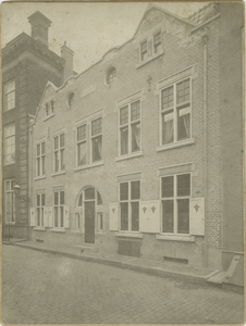 865-1 Middelburg. Koepoortstraat 4 (N 28). Art nouveau gevel.