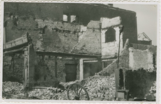 93-16 Door oorlogsgeweld verwoeste pand te Middelburg