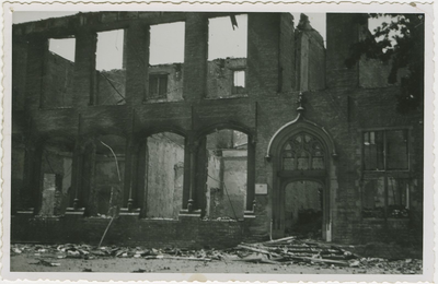 93-27 Door oorlogsgeweld verwoeste pand te Middelburg