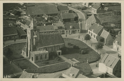 94-103 De Nederlandse Hervormde kerk te Biggekerke vanuit de lucht