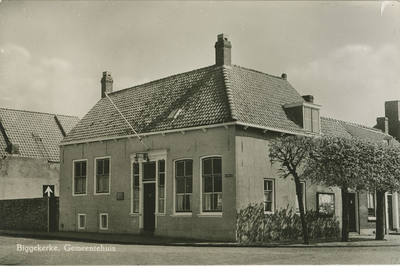 94-36 Biggekerke, Gemeentehuis. Het gemeentehuis te Biggekerke