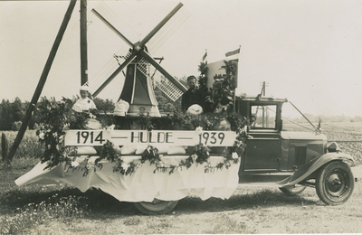 94-75 Een versierde vrachtauto t.g.v. het 25-jarig ambtsjubileum van burgemeester L. Simonse van Biggekerke