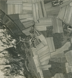 94-89 Luchtfoto van Valkenisse voor de kartering van Walcheren en na de opening van het gemaal Boreel