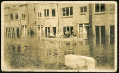 119-6 Onder water gelopen huizen in Vlissingen tijdens de inundatie van Walcheren
