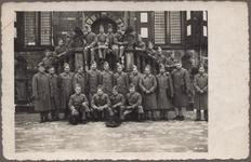 440-2 Groepsfoto van klas Z 1937 II van de SDOA (school voor dienstplichtige onderofficieren administratief) op het ...