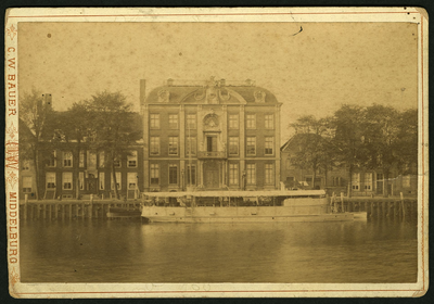 746 Van Dishoeckhuis, aan de Houtkade 14 in Vlissingen, in gebruik als stadhuis van 1818-1965, gesloopt 1986