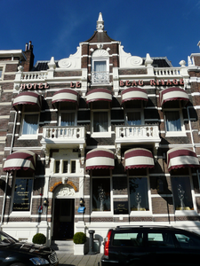 820-12 Middelburg. Loskade 19. Hotel Le Beau Rivage. Gebouwd ca. 1892, ontworpen door J.A. Frederiks, in neorenaissance stijl